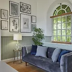Dunsley Chapel At Sandsend Holiday home
